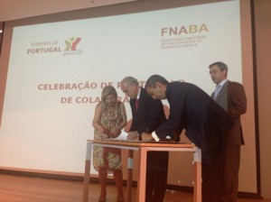 Francisco Banha, Presidente da Direcção da FNABA; Frederico de Freitas Costa, Presidente do Instituto de Turismo de Portugal e Paulo Andrez, Vice-Presidente da Direcção da FNABA